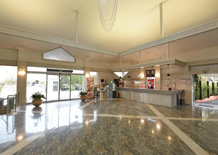 特里波利斯酒店 酒店