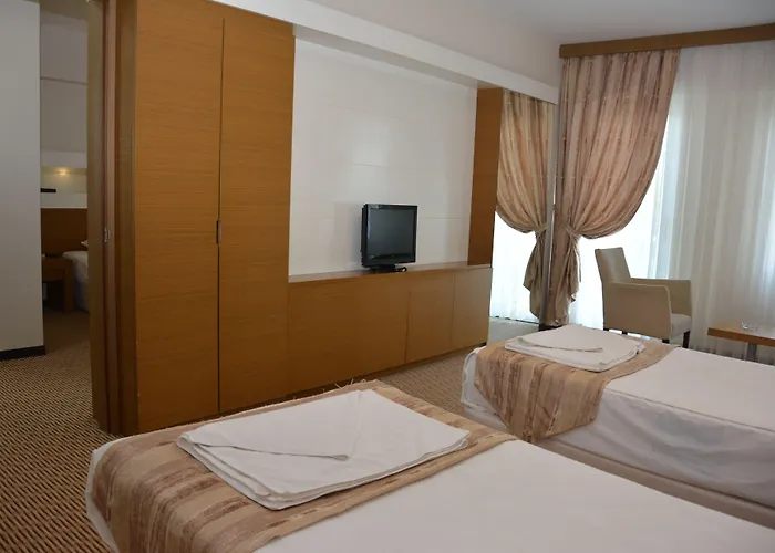 特里波利斯酒店