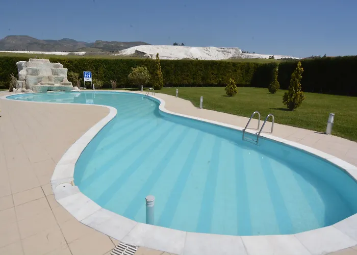 特里波利斯酒店