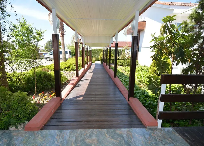 特里波利斯酒店 5*