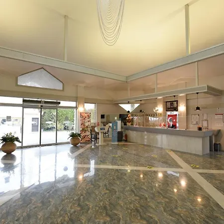 トリポリス ホテル